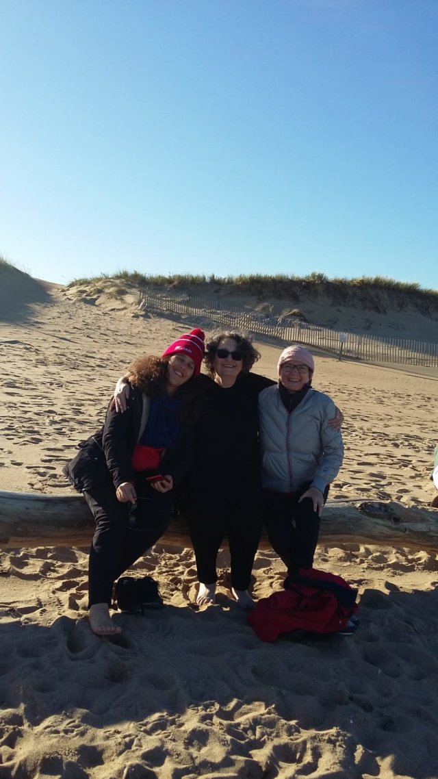 Mme Maliach, Mme Pari Di Monvira (professeur d'Italien du lycée de Melrose) et Mme Griset sur Plum Island , octobre 2019